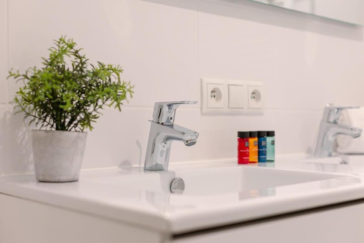 Huswell - Comfortable 2 Bedroom Apartment With Sea-View クノック・ヘイスト エクステリア 写真